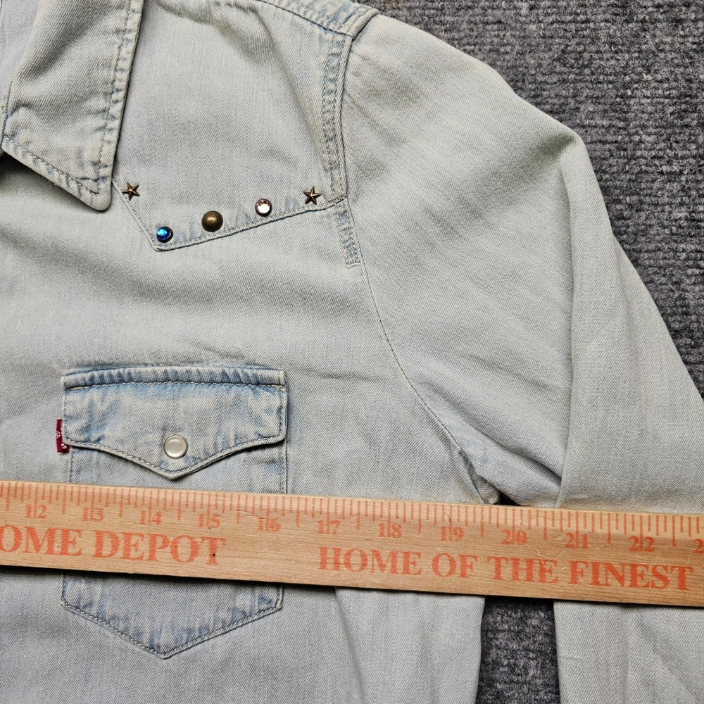 Levi Strauss Co Womens Denim Western Shirt Light Wash Studded Star Classic Fit M - Picture 3 of 11